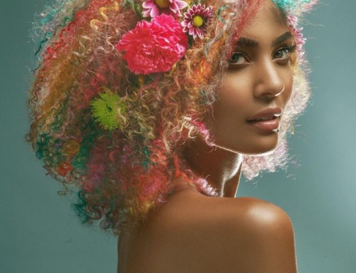 Deze stylist is gespecialiseerd in rainbow krullen!